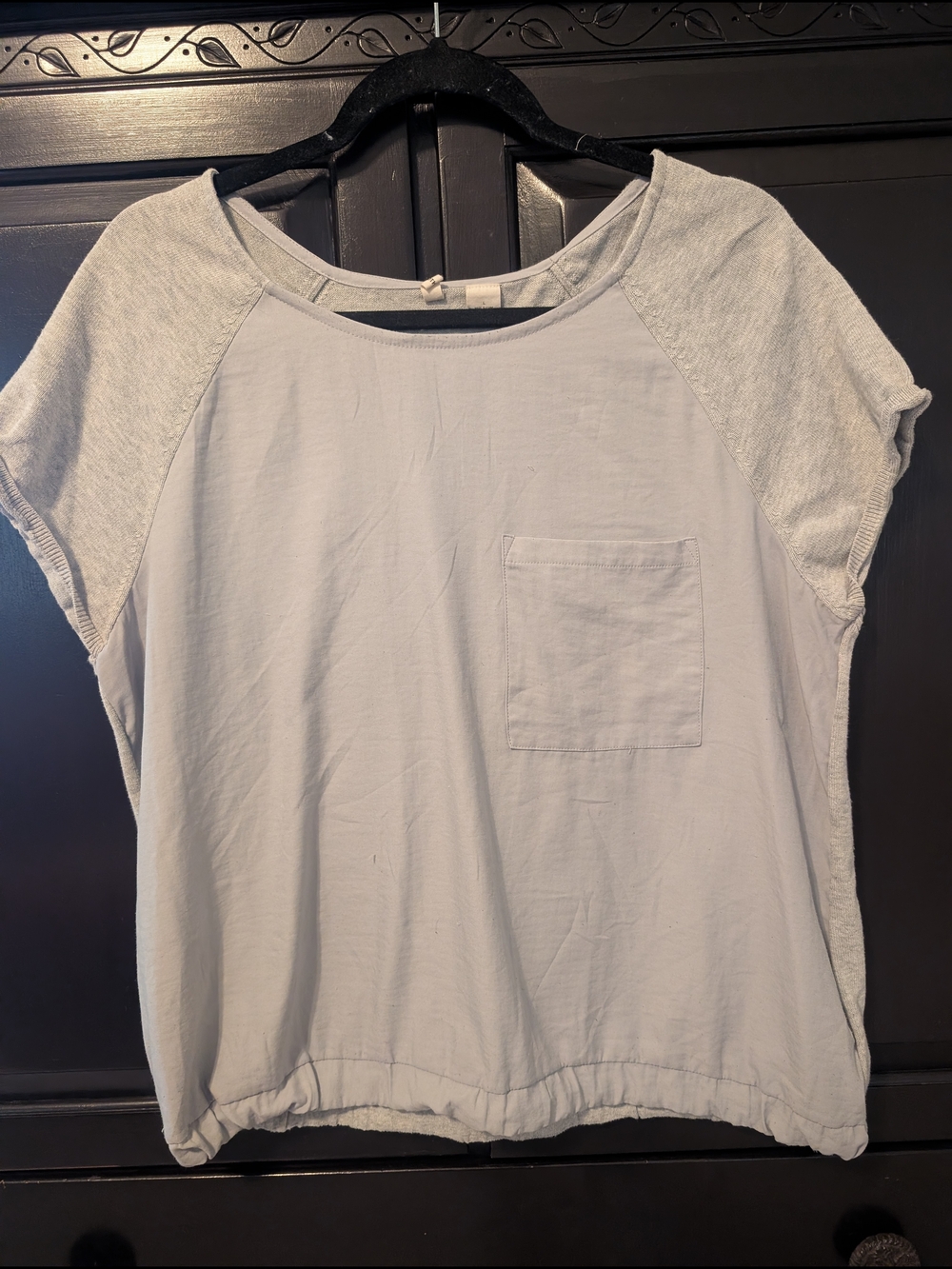 Moth Short-Sleeve Pocket Tee in Light Gray and Heather Gray